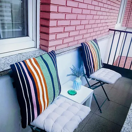 Acogedor A Un Paso De Gascona Con Wifi Y Netflix Gratis By M&n's House Oviédo